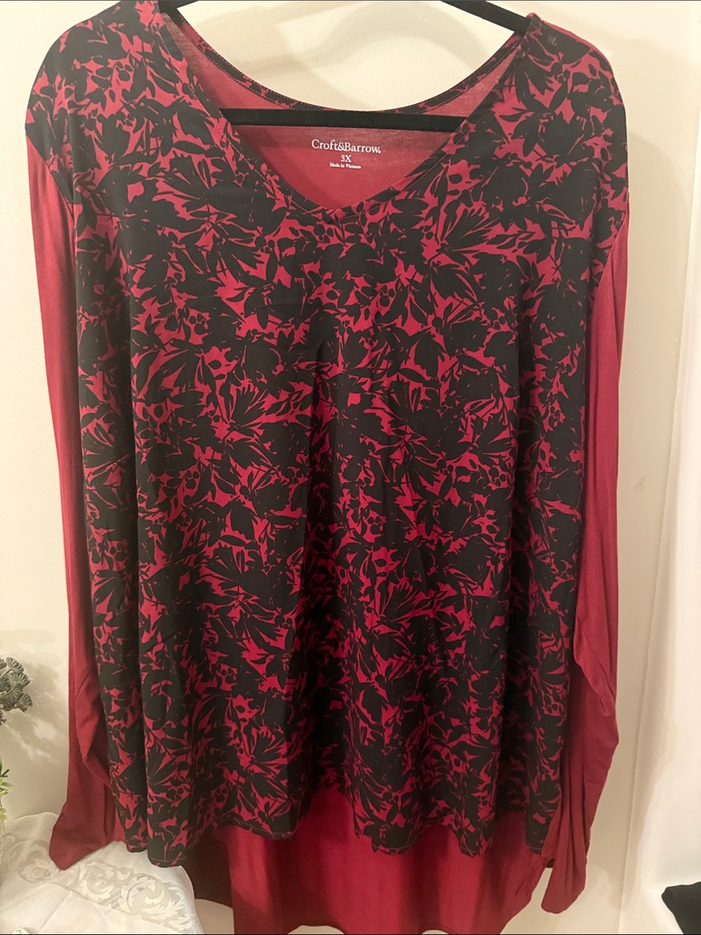 Gorgeous Croft & Barrow Deep Burgundy and Black Long-Sleeve Floral Tunic 3X